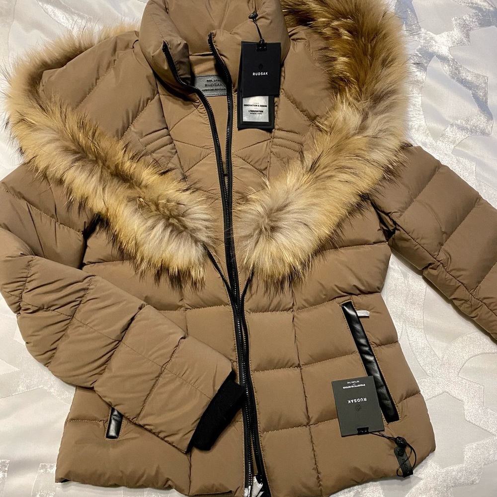 Rudsak cropped quilted puffer with oversized fur trimmed hood. Women’s Medium.